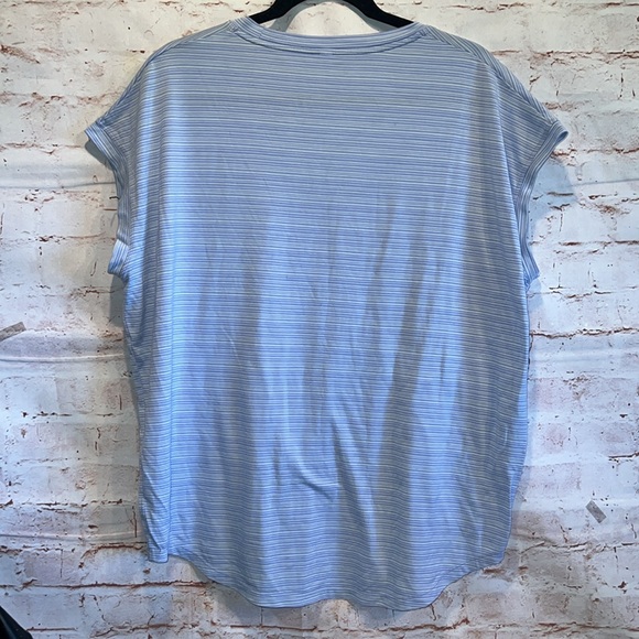 Athleta Shirt Womens XL Blue Cloud Light Stratus Striped Tee Activewear - Picture 4 of 6